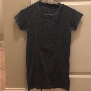 Like new Lululemon T-shirt size 6